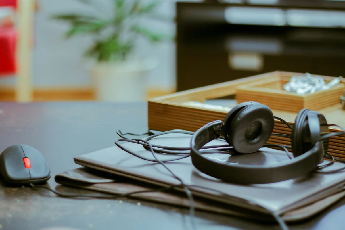 Headphones and mouse on a table
